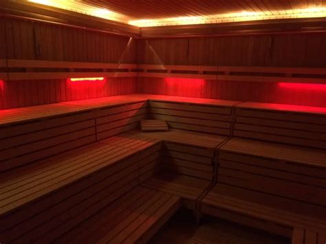 sauna gay leon|Gay Bath House in León